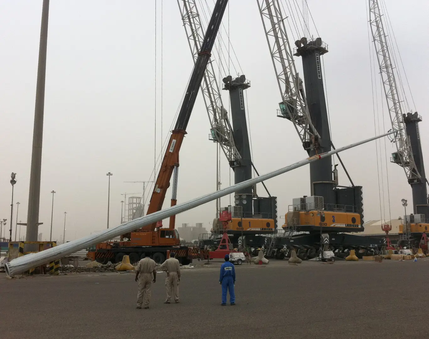 Operazione di installazione ad alta precisione di un sistema di illuminazione